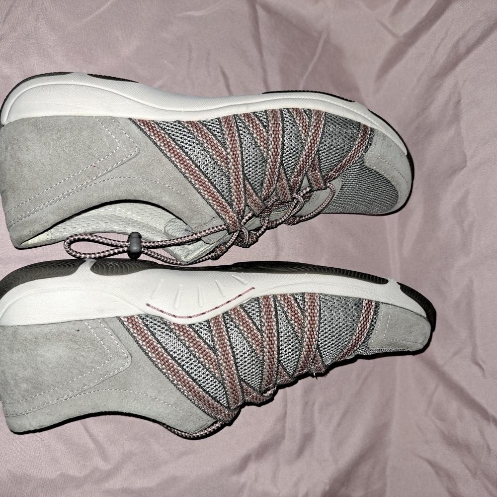 Shoes - Picture 4 of 8